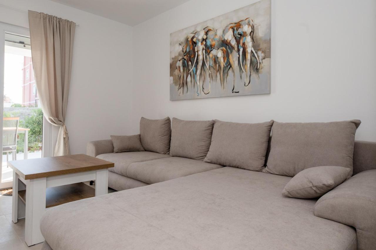 Peaceful Haven Near The Sea-Apartments Torlak Rab Banjol エクステリア 写真
