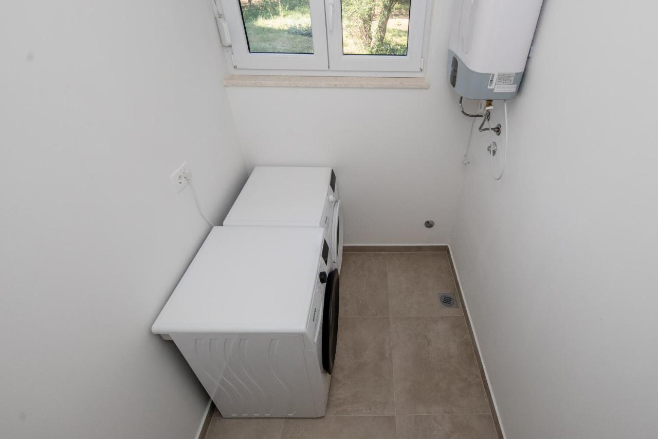 Peaceful Haven Near The Sea-Apartments Torlak Rab Banjol エクステリア 写真