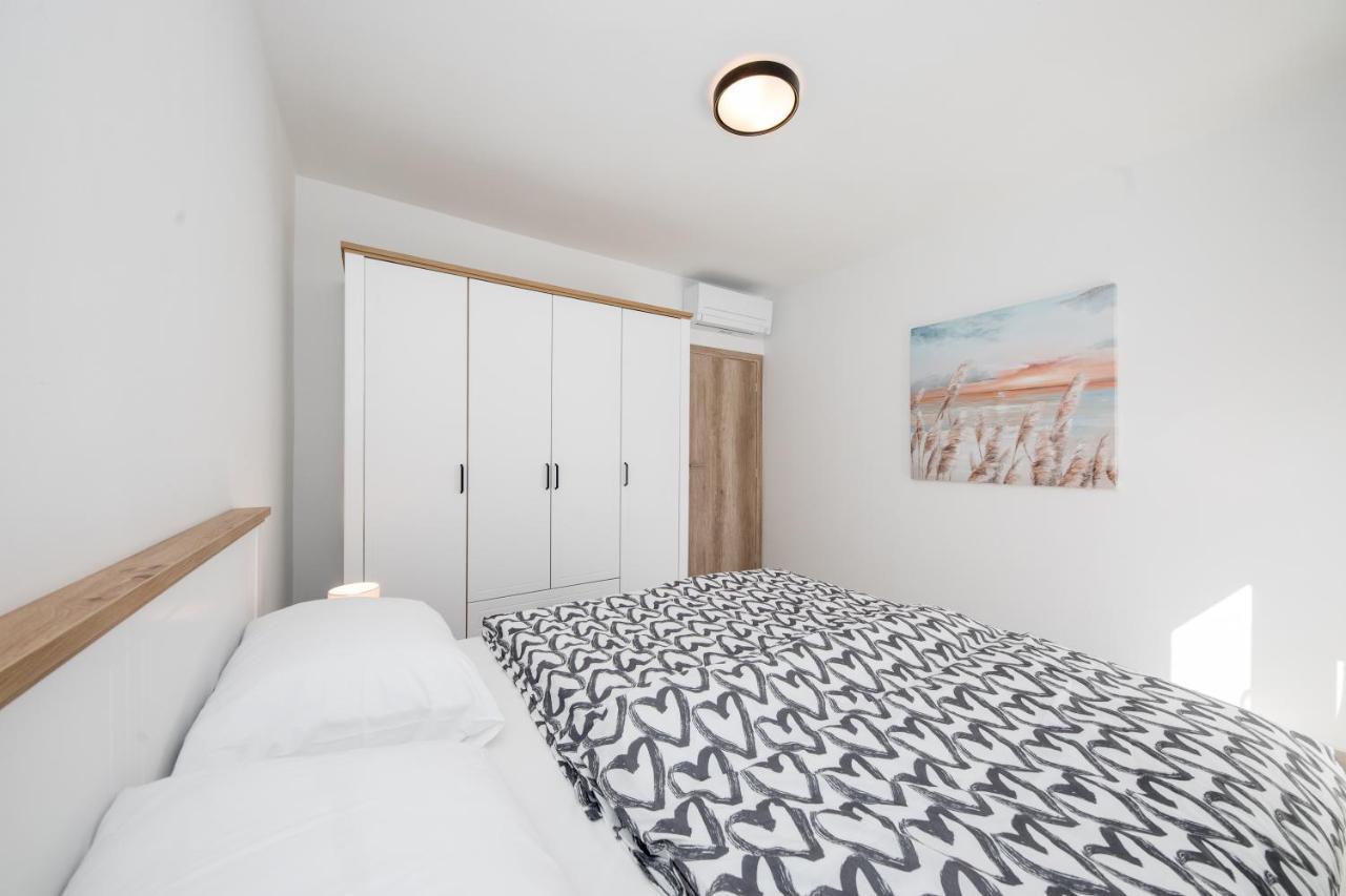 Peaceful Haven Near The Sea-Apartments Torlak Rab Banjol エクステリア 写真